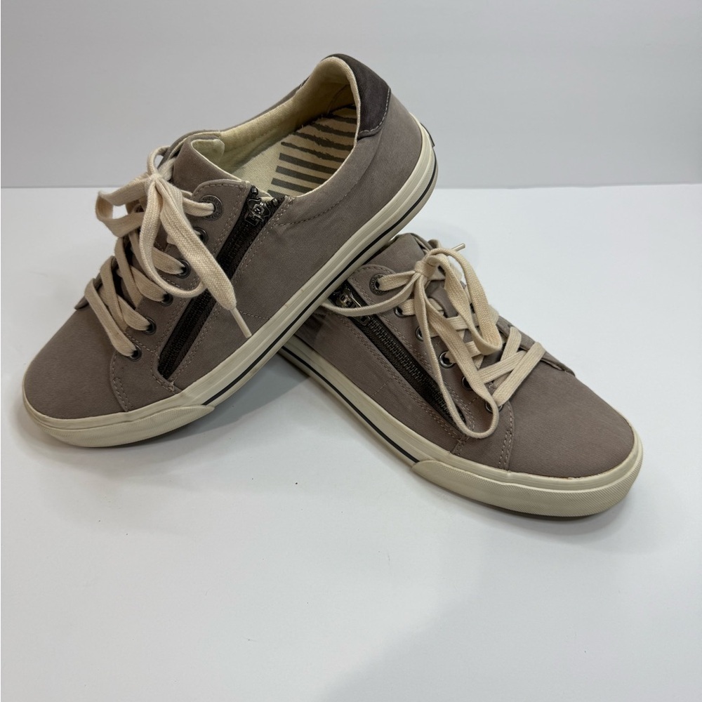 Taos Footwear Women's Beige and Brown Sneakers
